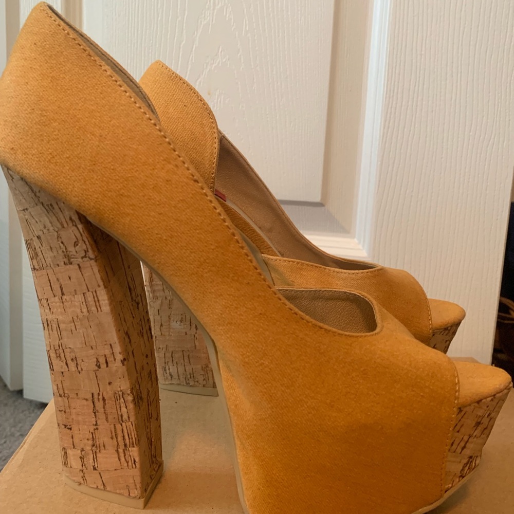 Heels - Picture 3 of 4